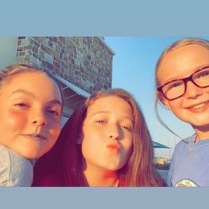 Meet your Posher, Caitlin